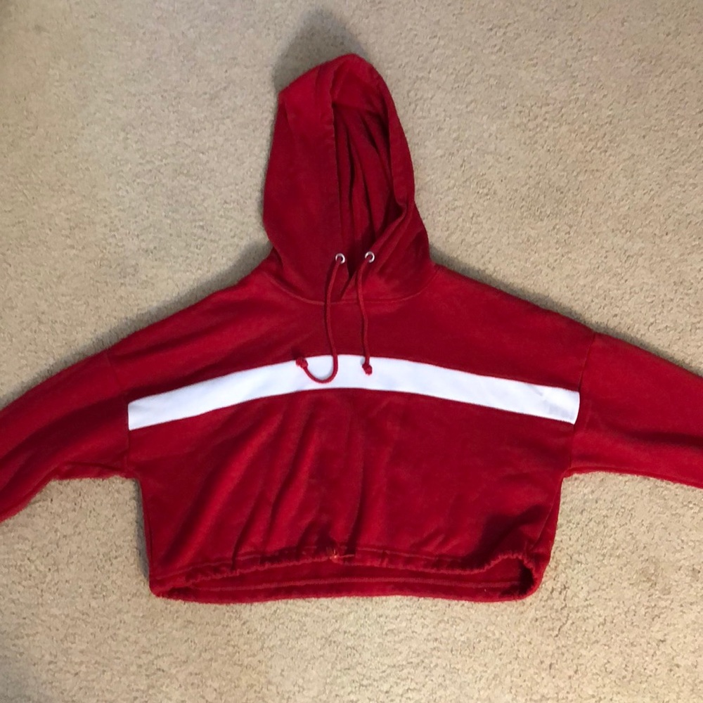 Red cropped hoodie w/ drawstring